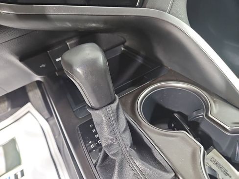 Used 2022 Toyota Camry SE FWD image 23