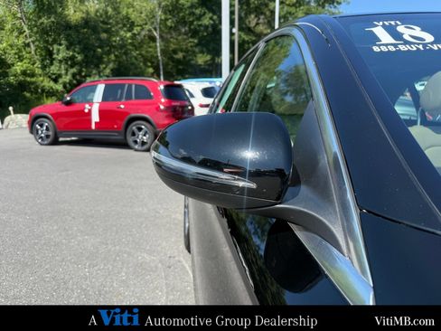Used 2018 Mercedes-Benz C 300 4MATIC Sedan image 9