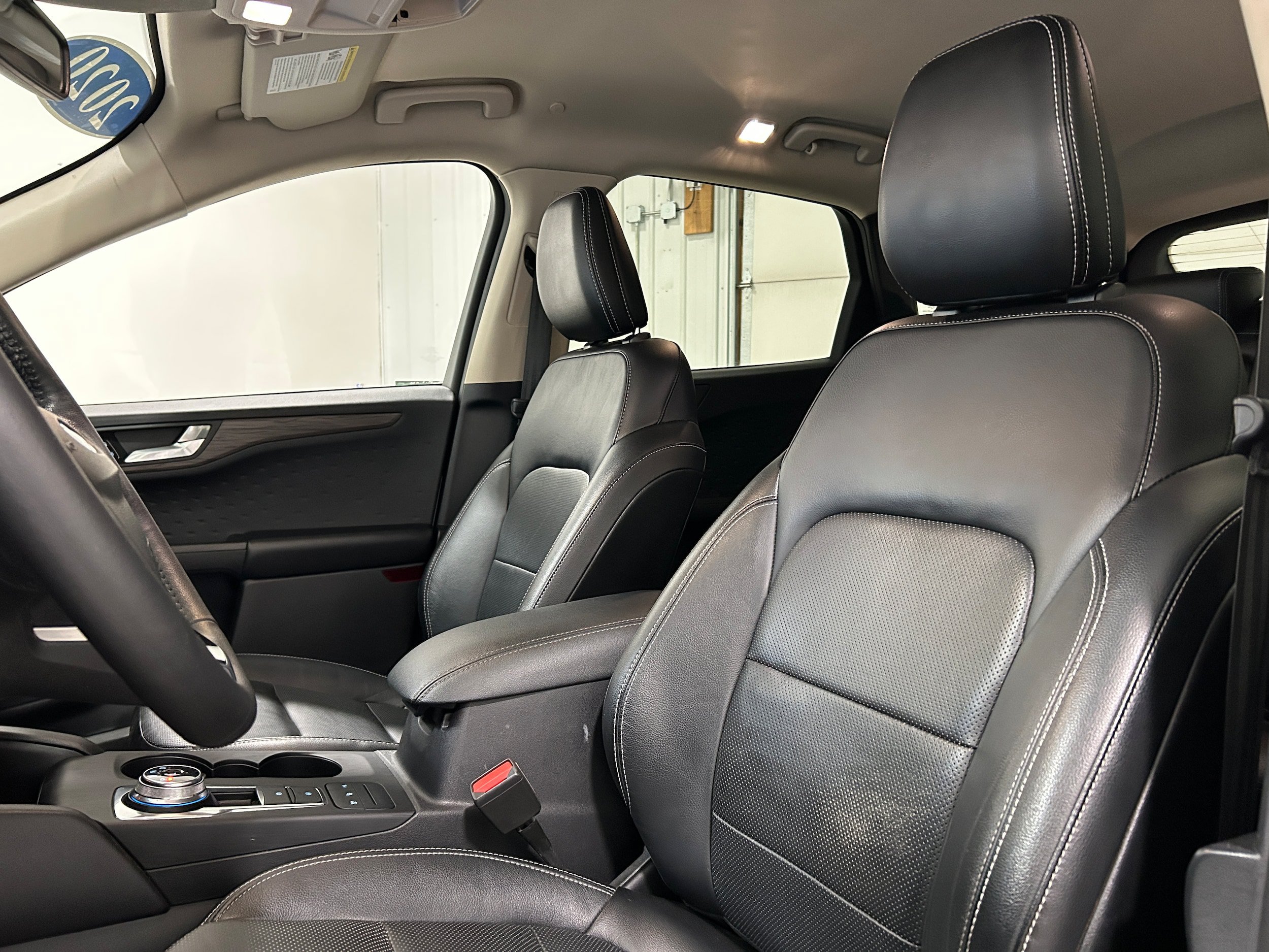 Used 2020 Ford Escape Titanium AWD/4WD image 24