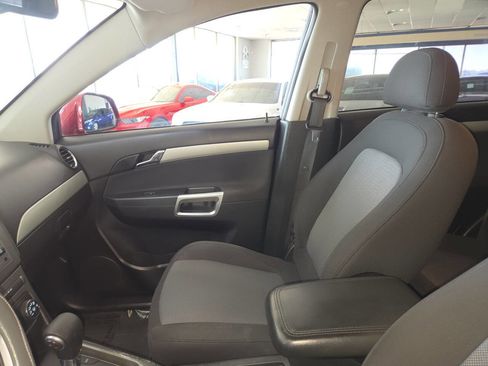 Used 2012 Chevrolet Captiva Sport LT FWD image 16