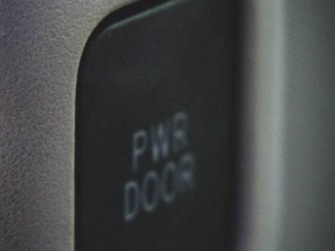 Used 2017 Toyota Sienna XLE Premium image 10