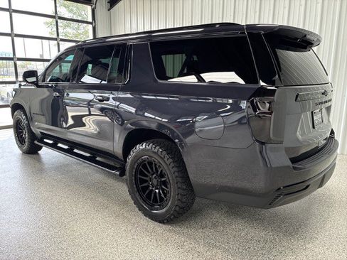 Used 2024 Chevrolet Suburban Z71 w/ Luxury Package AWD/4WD image 2
