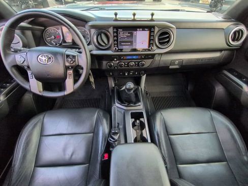 Used 2021 Toyota Tacoma TRD Off-Road w/ TRD Premium Off Road Package image 18