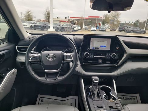 Used 2023 Toyota Highlander LE image 24