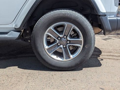 Used 2019 Jeep Wrangler Unlimited Sahara AWD/4WD image 9