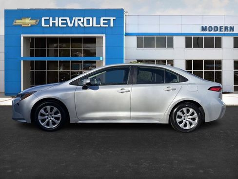 Used 2023 Toyota Corolla LE image 2