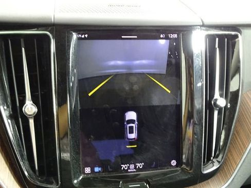 Used 2023 Volvo XC60 B5 Plus image 13