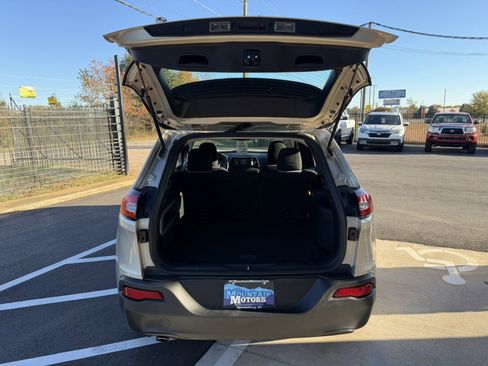 Used 2014 Jeep Cherokee Sport w/ Cold Weather Group image 10