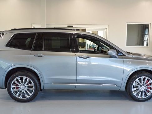 Used 2023 Cadillac XT6 Sport w/ Technology Package AWD/4WD image 4