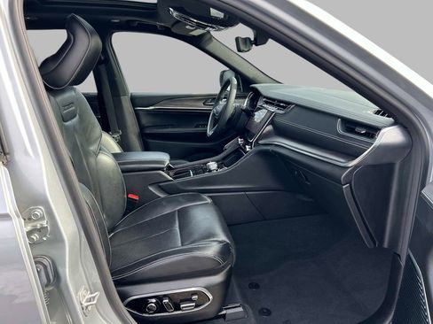 Used 2023 Jeep Grand Cherokee Overland w/ Luxury Tech Group IV image 21