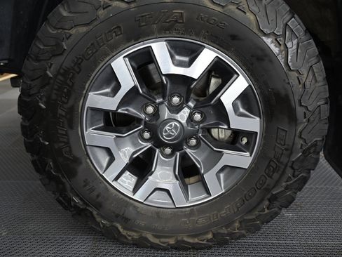 Used 2020 Toyota Tacoma TRD Off-Road image 41