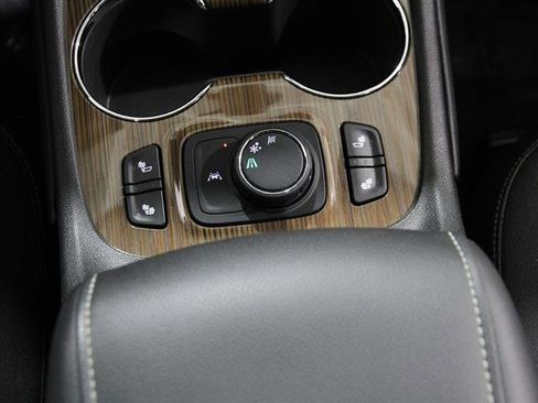 Used 2023 GMC Acadia SLE w/ Driver Convenience Package image 17