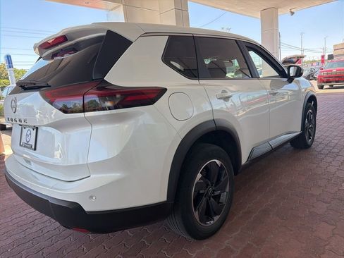 Used 2025 Nissan Rogue SV FWD image 5