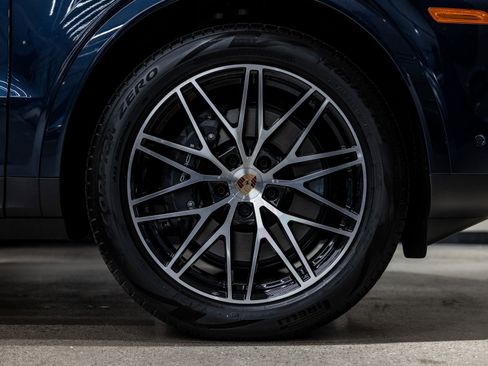 Certified 2025 Porsche Cayenne Coupe AWD/4WD image 20