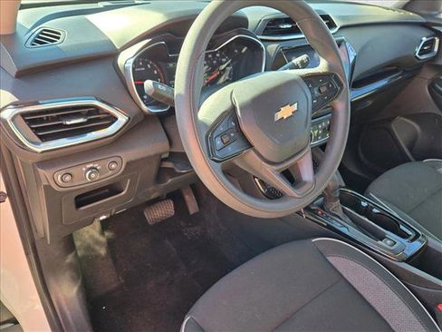 Used 2022 Chevrolet TrailBlazer LT w/ Convenience Package FWD image 18