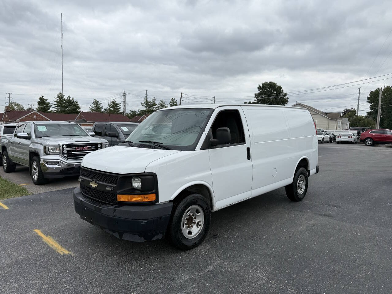 Used 2017 Chevrolet Express 2500 RWD image 3
