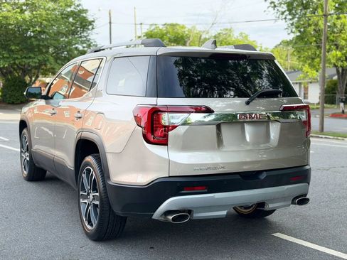 Used 2022 GMC Acadia SLT w/ Technology Package AWD/4WD image 4