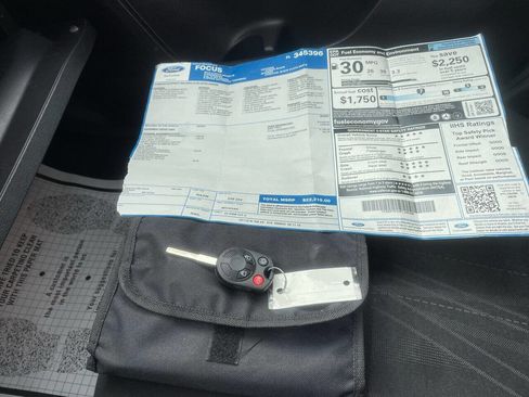 Used 2015 Ford Focus SE w/ SE Sport Package image 26