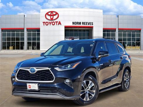 Used 2021 Toyota Highlander XLE image 1