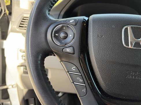 Certified 2017 Honda Pilot Touring image 13