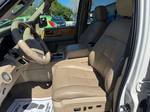 Used 2007 Lincoln Navigator Luxury 4dr SUV image 13