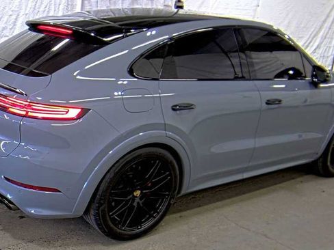 Used 2024 Porsche Cayenne S AWD/4WD image 4