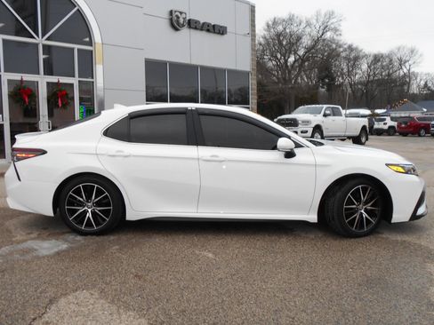Used 2022 Toyota Camry SE image 25