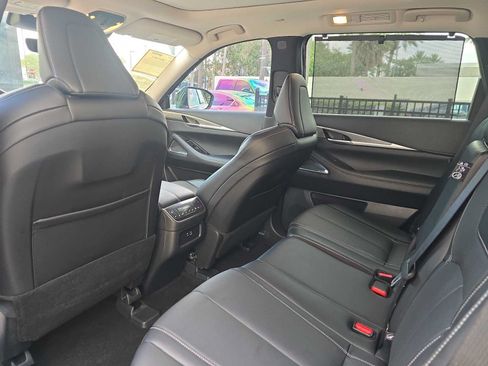 Used 2025 INFINITI QX60 Luxe FWD image 11