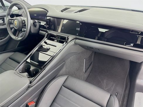 New 2025 Porsche Panamera 4 image 30