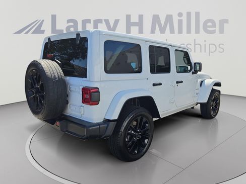 Used 2024 Jeep Wrangler Unlimited Sahara AWD/4WD image 5