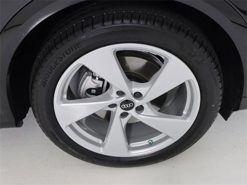 New 2025 Audi Q5 Prestige image 9