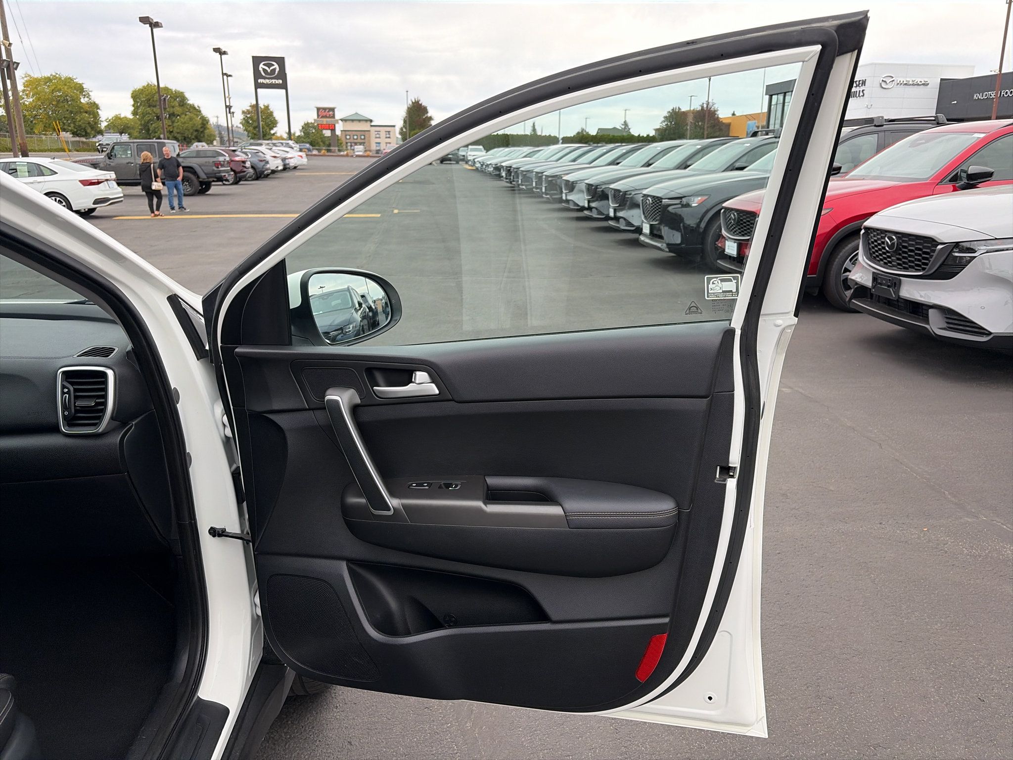 Used 2020 Kia Sportage LX AWD/4WD image 17