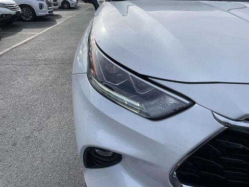 Used 2024 Toyota Highlander Platinum image 17