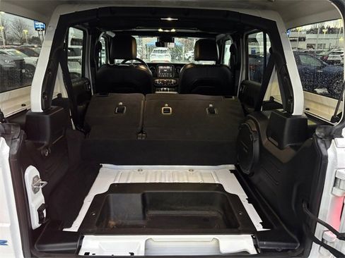 Used 2021 Jeep Wrangler Unlimited Sahara image 40