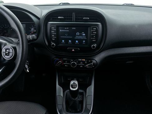 Used 2020 Kia Soul LX FWD image 4