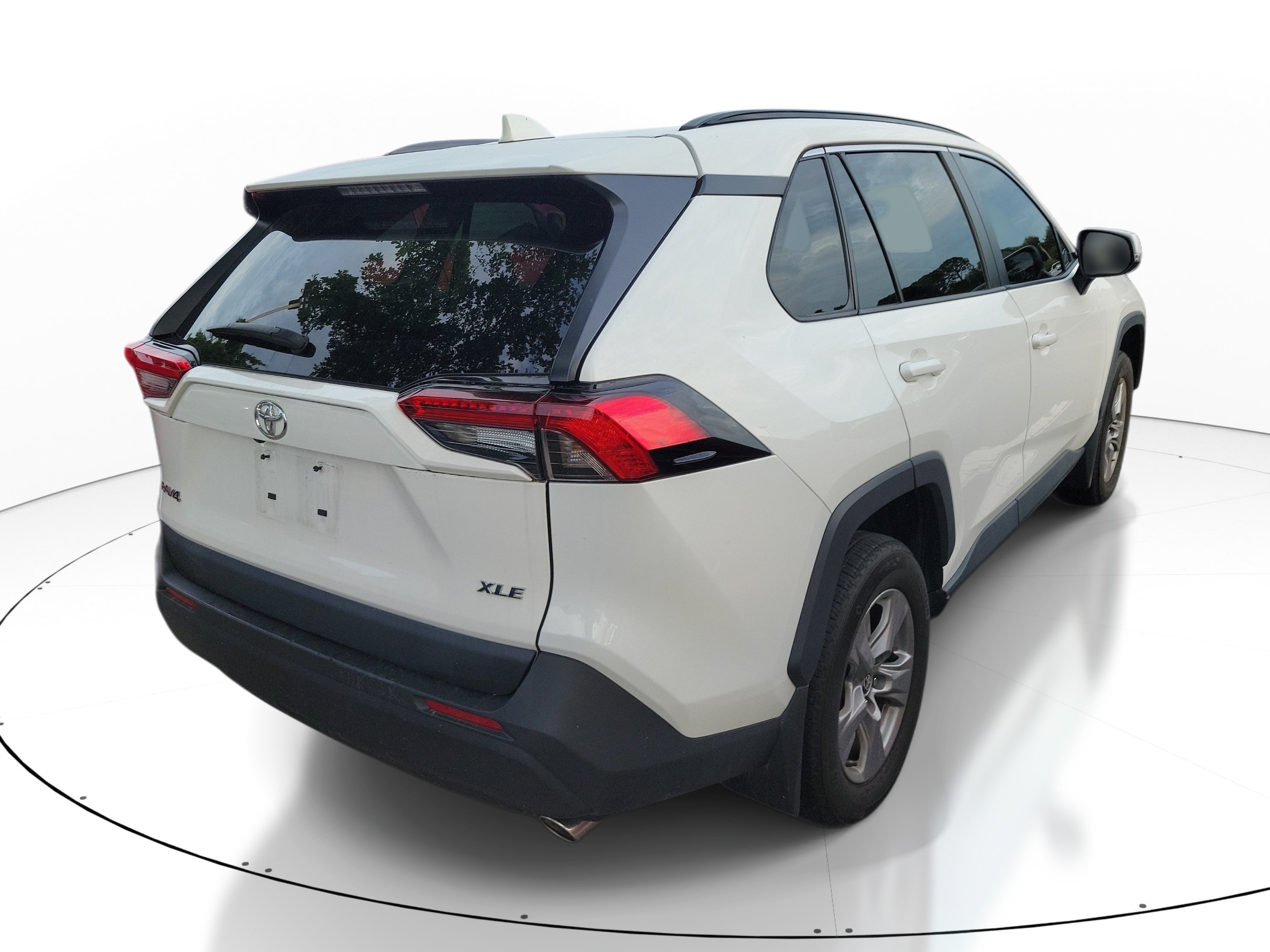 Used 2024 Toyota RAV4 XLE w/ Convenience Package FWD image 9