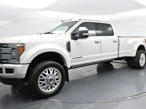 Used 2019 Ford F450 Platinum w/ Platinum Ultimate Package AWD/4WD image 4