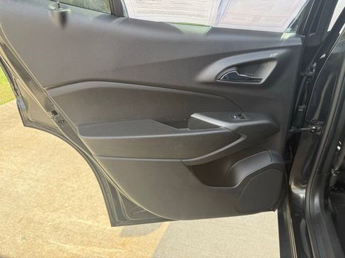Used 2025 Chevrolet Trax LT w/ LT Convenience Package image 12
