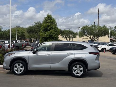 Certified 2024 Toyota Highlander LE AWD/4WD image 4