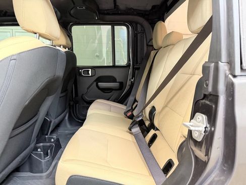 Used 2021 Jeep Gladiator Sport AWD/4WD image 18
