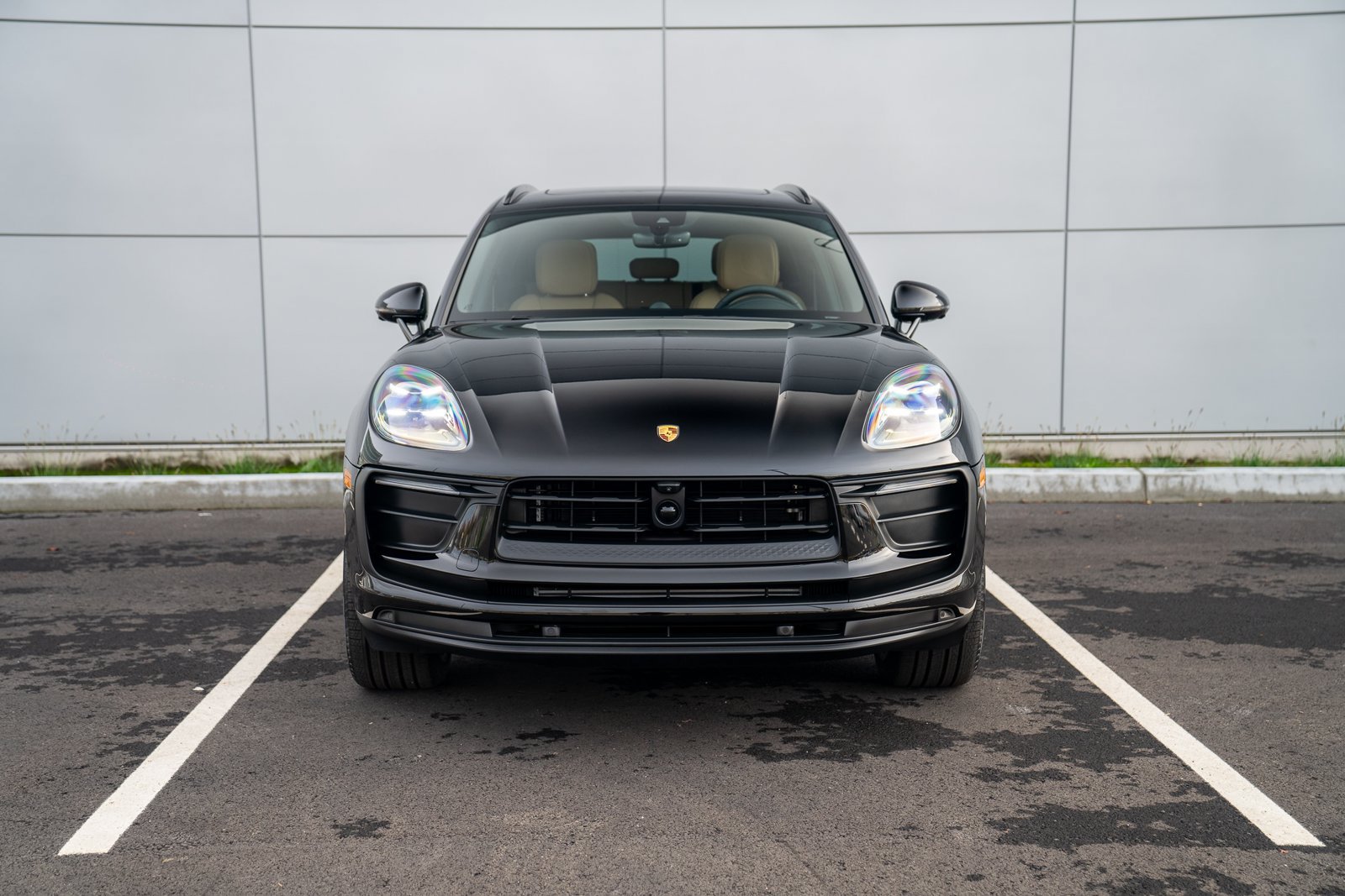 Certified 2026 Porsche Macan AWD/4WD image 6