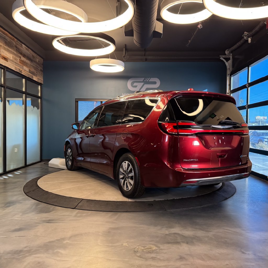 Used 2021 Chrysler Pacifica Touring-L FWD image 5