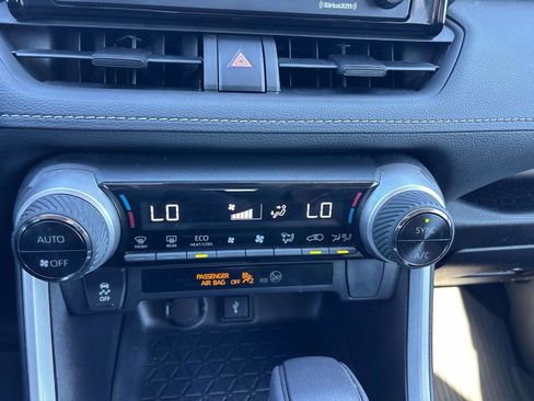 Used 2022 Toyota RAV4 XLE image 19