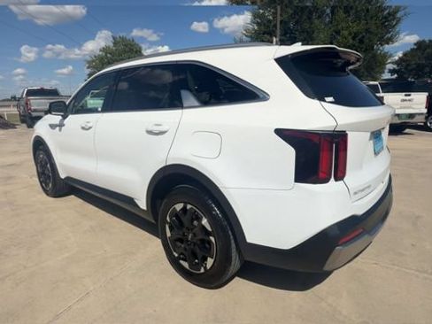 Used 2024 Kia Sorento S AWD/4WD image 6