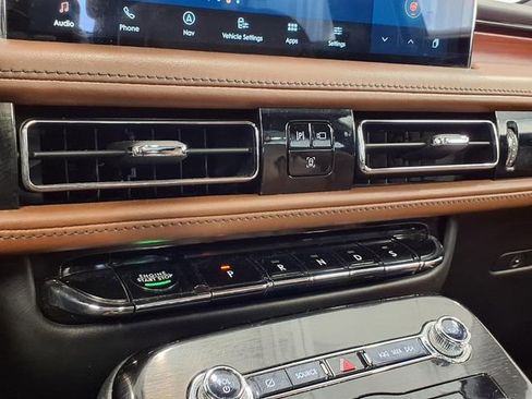 Used 2022 Lincoln Nautilus Reserve image 15