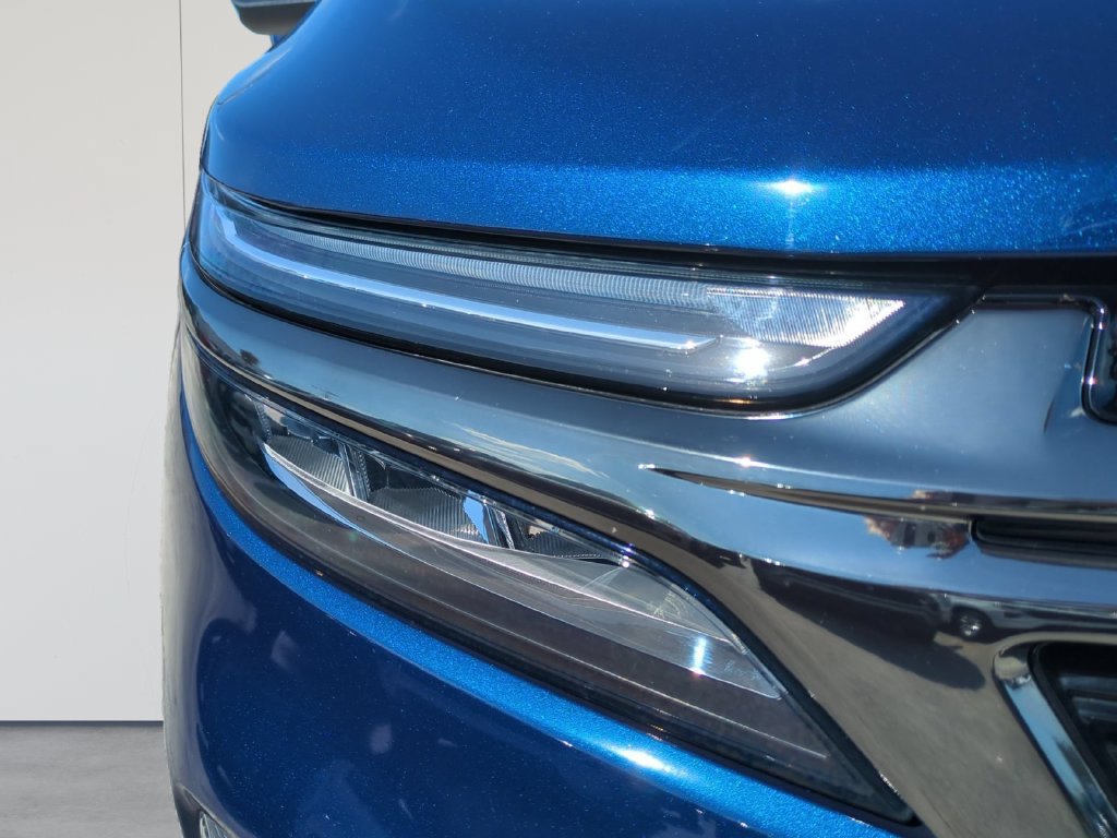 Used 2023 Chevrolet Equinox RS FWD image 9