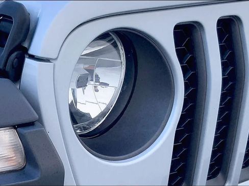 Used 2022 Jeep Gladiator Mojave w/ Cold Weather Group AWD/4WD image 31