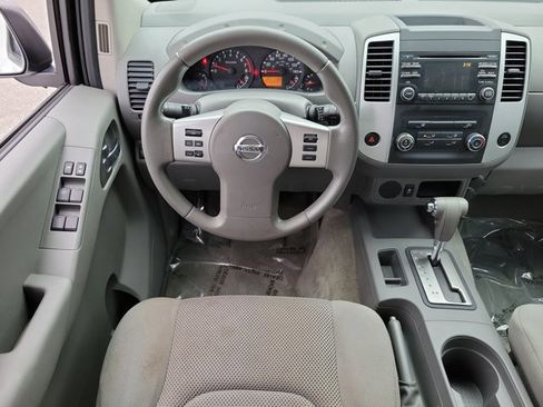 Used 2014 Nissan Frontier SV image 14