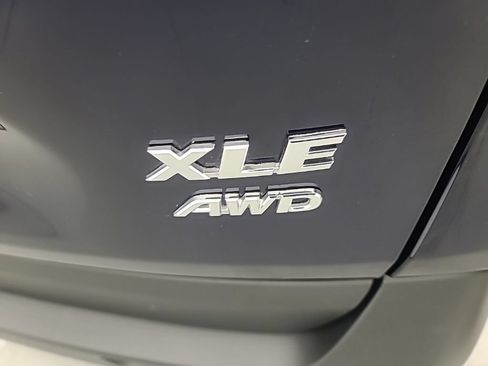 Used 2025 Toyota RAV4 XLE AWD/4WD image 12