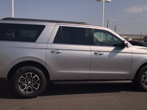 Used 2023 Ford Expedition Max XLT AWD/4WD image 2